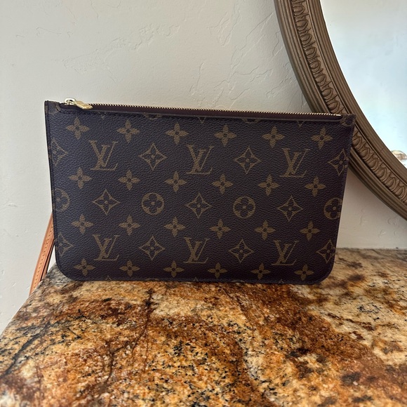 Authentic Louis Vuitton Neverfull MM Pouch - Picture 3 of 6